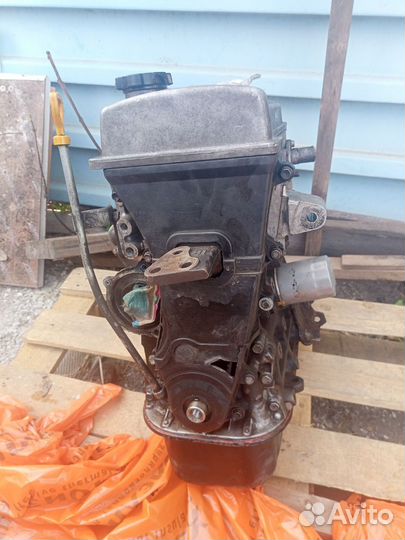 Дви7атель 4AFE