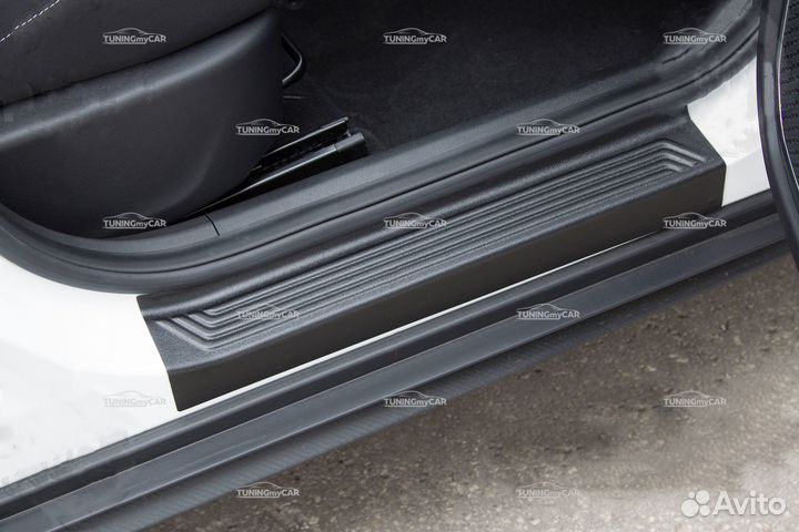 Накладки на внутренние пороги дверей Geely Coolray