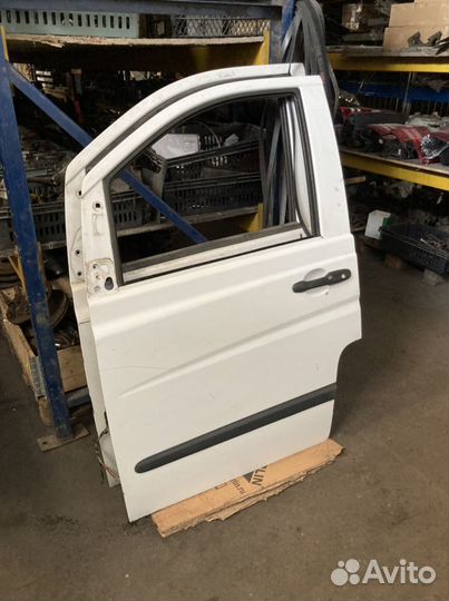 Дверь передняя Мерседес Вито 639