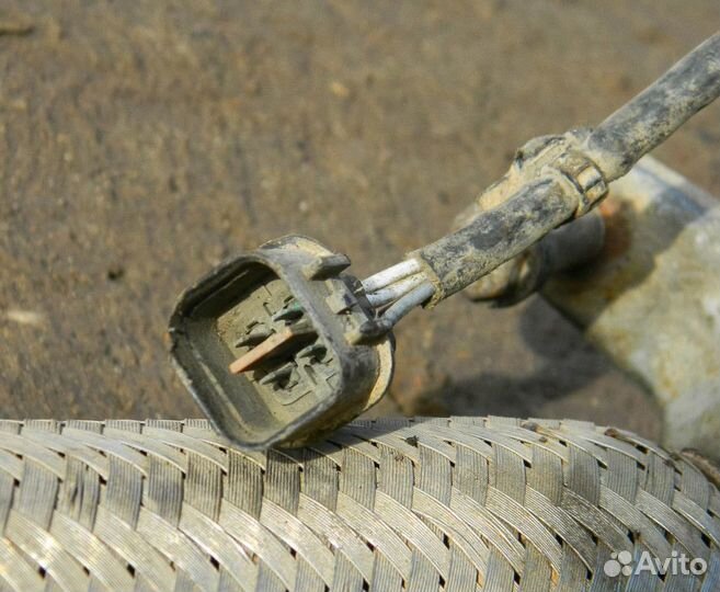 Приемная труба Mitsubishi Carisma