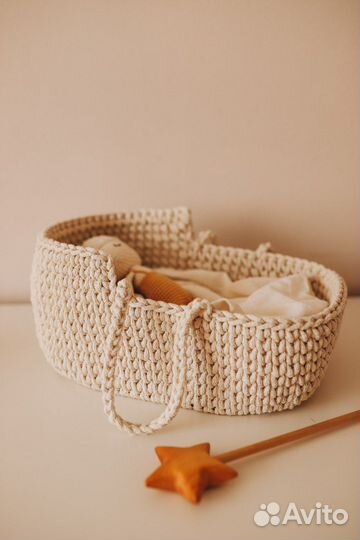 Вязаная люлька для куклы