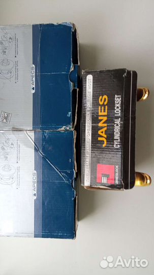 Дверные ручки с защелкой