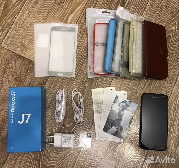 Телефон Samsung Galaxy J7