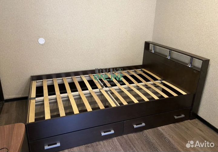 Кровать с ящиками