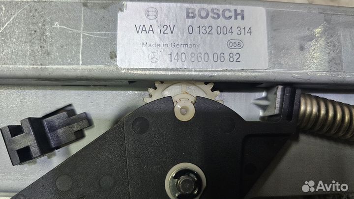 Механизм подачи ремня на Mercedes-Benz W140 CL SEC