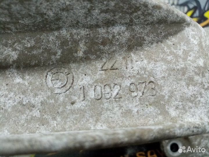 Кронштейн двигателя левый Bmw 5 E39 M52B25TU 1999