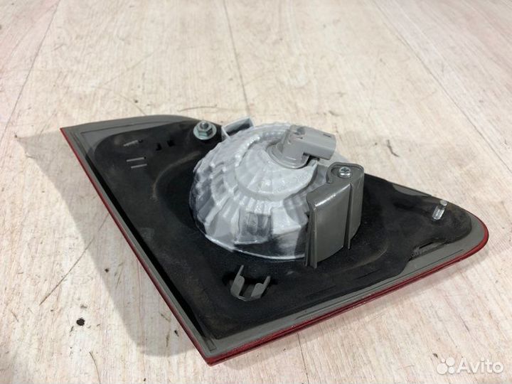 Фонарь крышки багажника правый Toyota Corolla E150