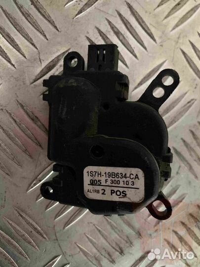 Моторчик заслонки печки Ford Focus 2