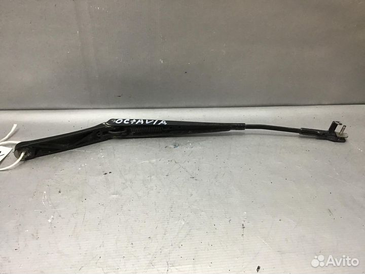 Поводок стеклоочистителя передний левый Skoda Octa