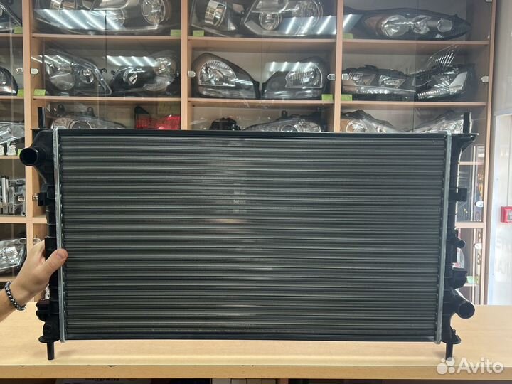 Радиатор охлаждения Форд Транзит Коннект