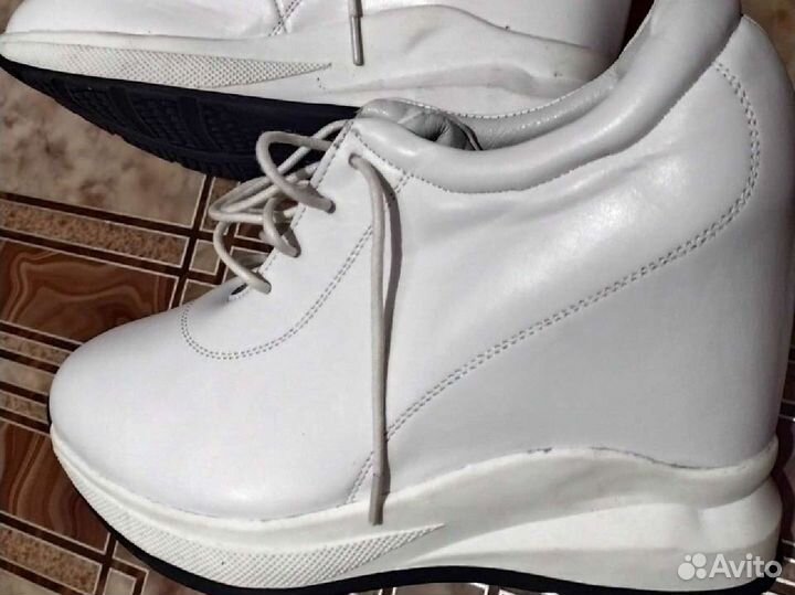 Кроссовки новые 38 р