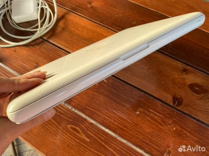 Ноутбук Apple MacBook 2010