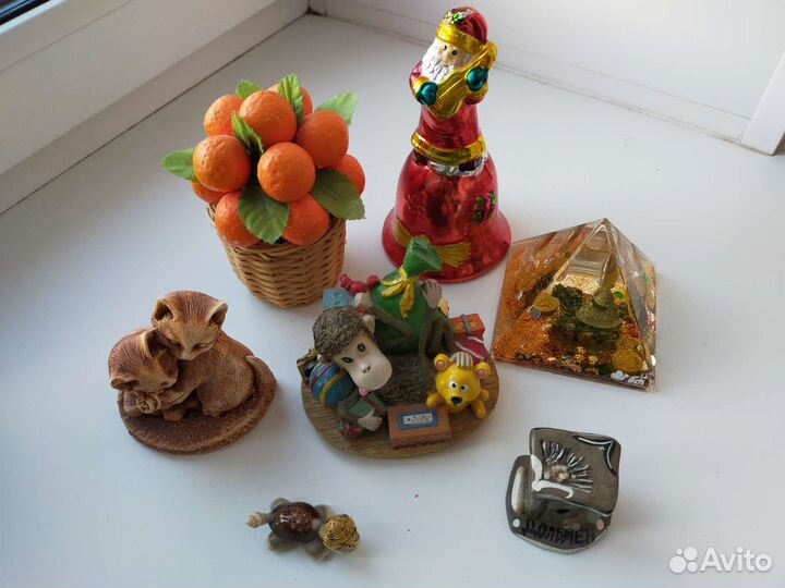Статуэтки и фигурки для декора в ассортименте