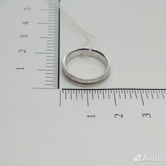Золотое кольцо с камнем 16р