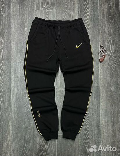 Спортивные штаны Nike