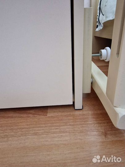 Детская кроватка с универсальным маятником