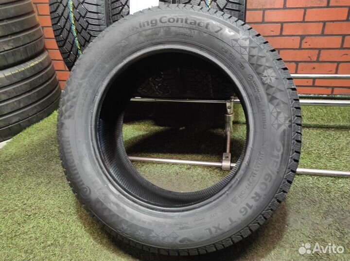 Continental ContiVikingContact 7 215/60 R16 99T