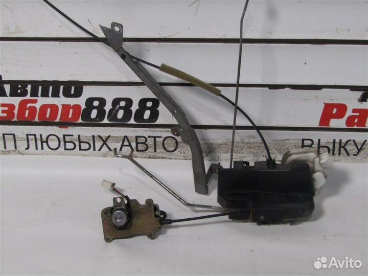 Замок двери передний правый Mitsubishi Pajero 3