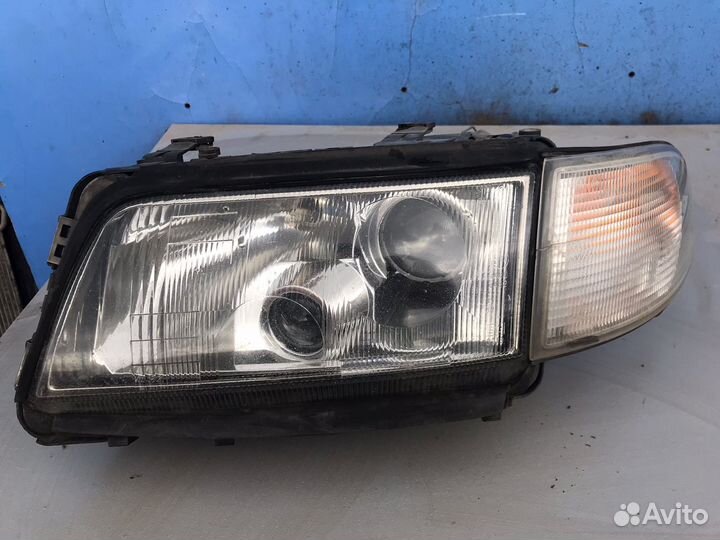 Audi A8 D2 фара левая