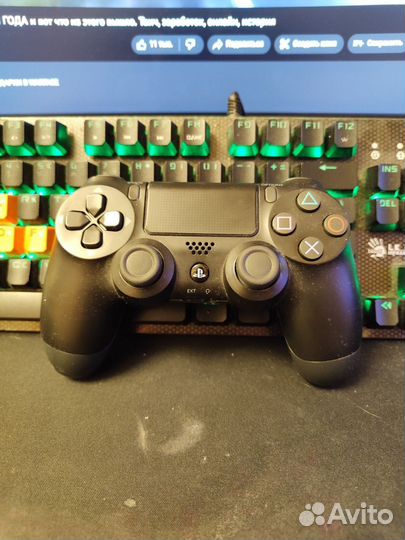 Геймпад Sony DualShock 4