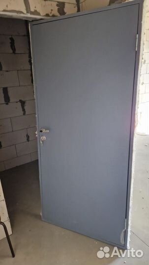 Дверь входная деревянная с коробкой