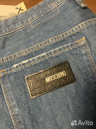 Джинсы Moschino