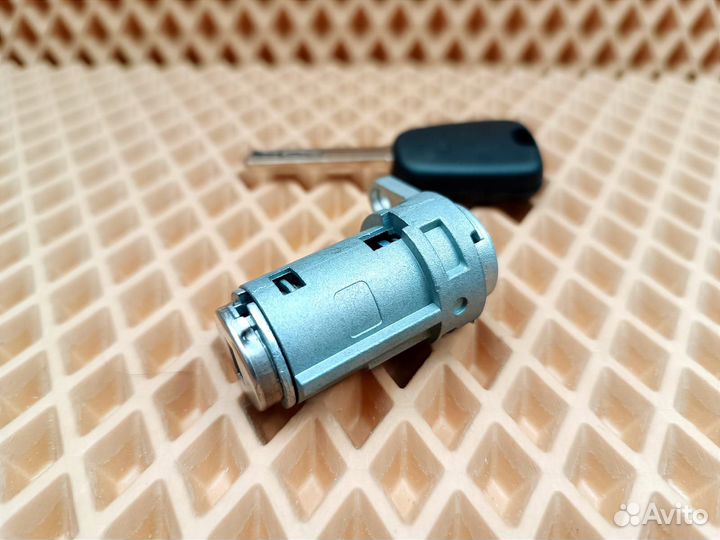 Личинка замка водительской двери Peugeot 307