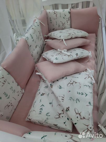 Детская кроватка с маятником