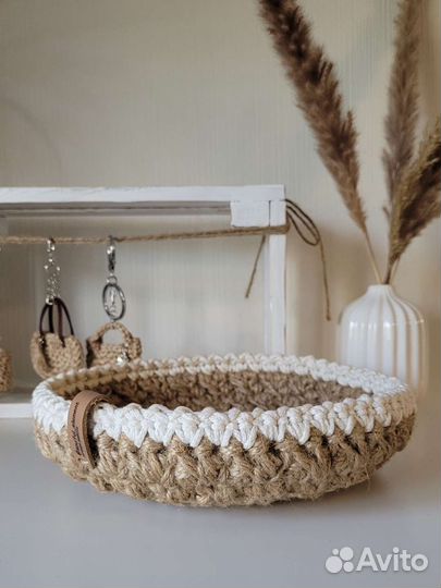 Корзина из джута с белым хб шнуром
