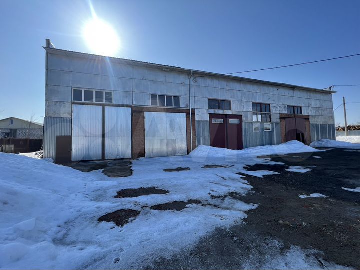 Здание, 700 м²