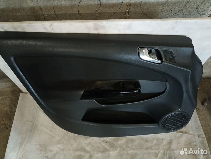 Opel Corsa D Обшивка двери передней левой