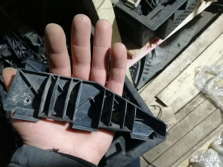 Крепление заднего бампера Тойота Королла Е120