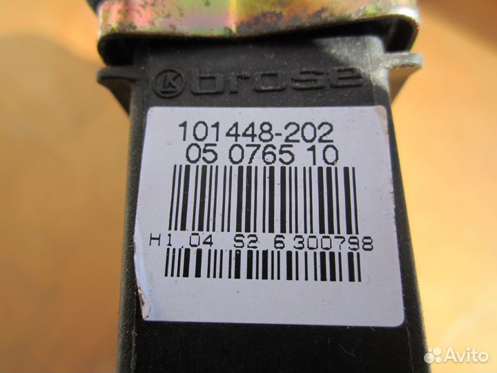 Моторчик стеклоподъемника передний Skoda Octavia