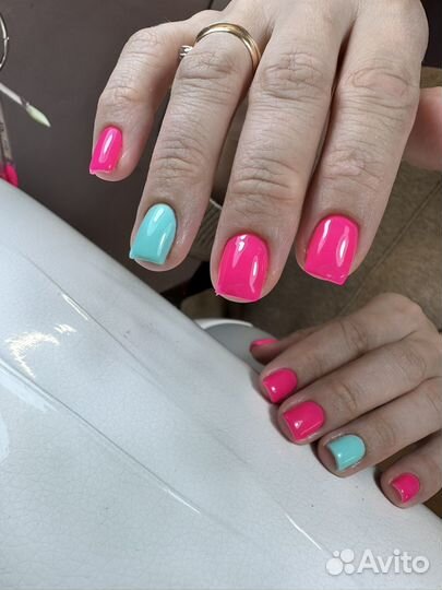 Модель на маникюр с покрытием френч