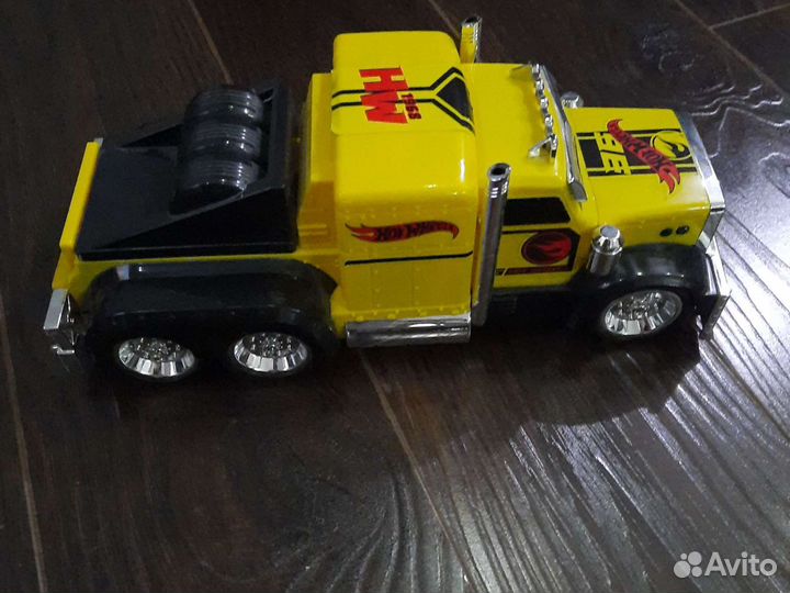 Hot wheels грузовик