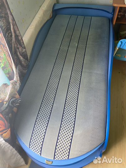 Детская кровать машинка с матрасом бу