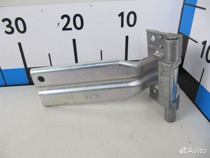 Петля бардачка Mercedes Benz Actros MP4