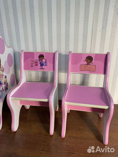 Детский стол и 2 стульчика