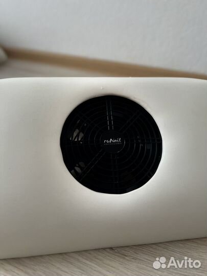 Вытяжка и лампа для маникюра