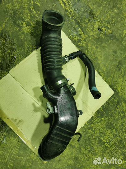 Патрубок воздушного фильтра Mazda CX-7 (L33E13220)