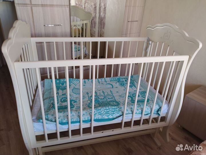 Детская кроватка Мишутка с маятником