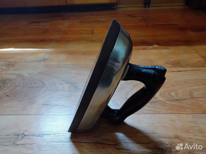 Беспроводной советский утюг