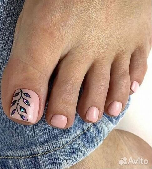 Маникюр и педикюр Дериглазова