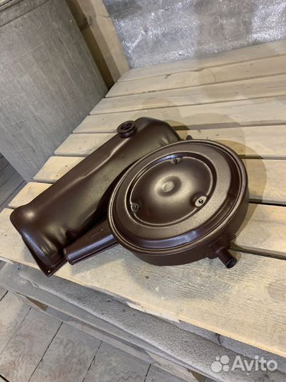 Продам клапанную крышку