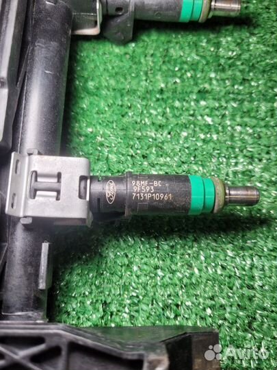 Рейка топливная (рампа) Ford Focus II (2005—2008)