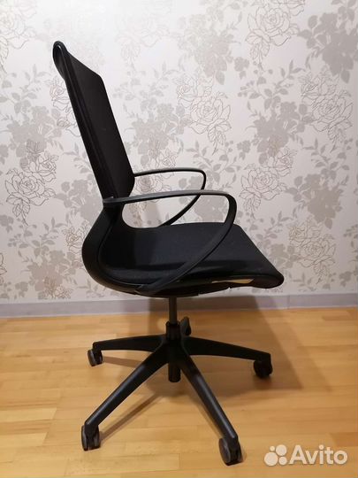 Офисное кресло