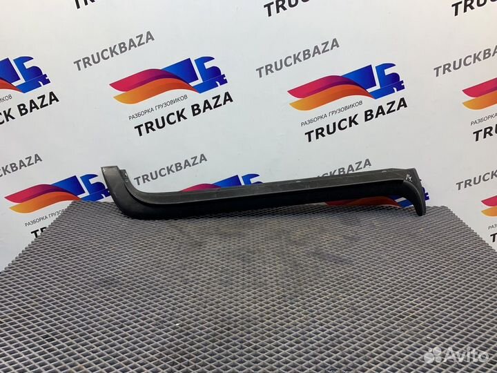 Накладка лобового стекла левая