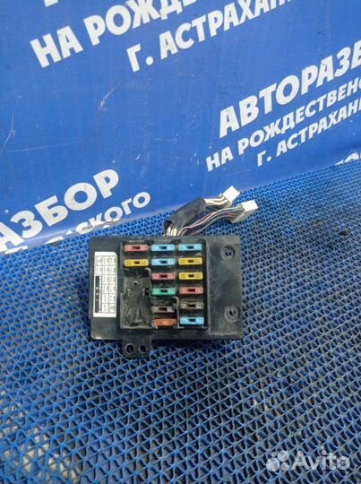 Блок предохранителей Toyota Camry седан 4S-FE 1990