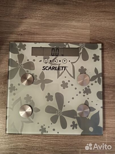 Весы напольные электронные Scarlett