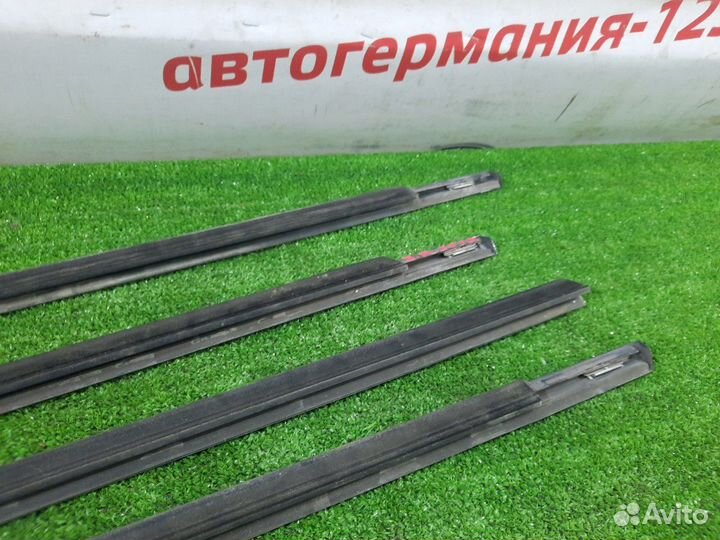 Молдинг стекла Bmw X5 E53 M54B30 2005